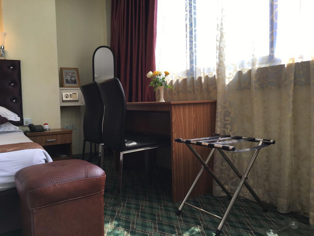 Yangon Good Time Hotel Екстер'єр фото