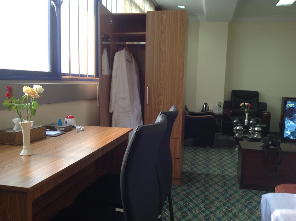Yangon Good Time Hotel Екстер'єр фото